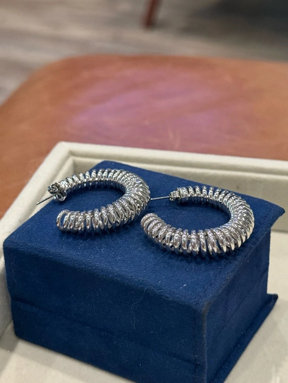 NÁDRI Juno Coil Wire Hoop Earrings Silver